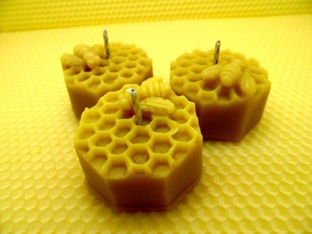 Ekologiczna świeca z wosku pszczelego ośmiobok z pszczołą  3 szt.